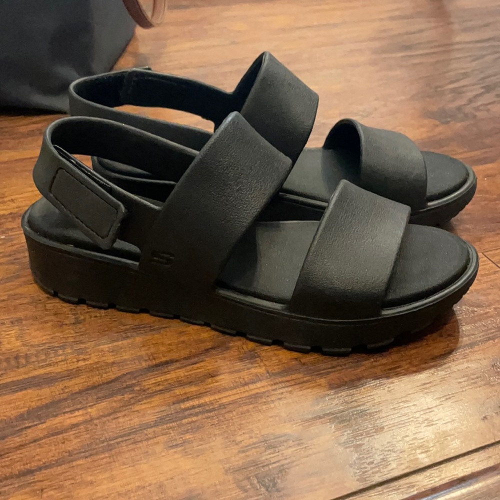 Small platform sandal